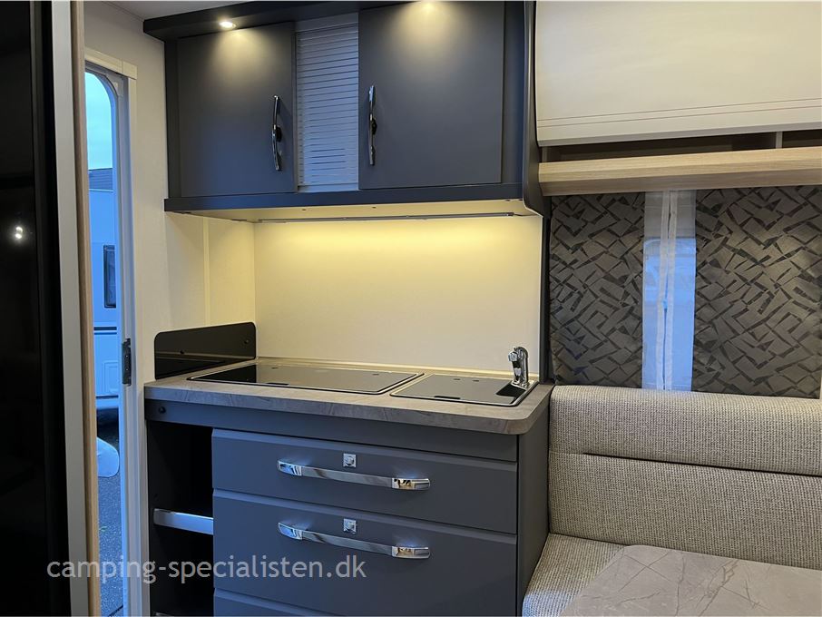 Hobby De Luxe 400 SFE